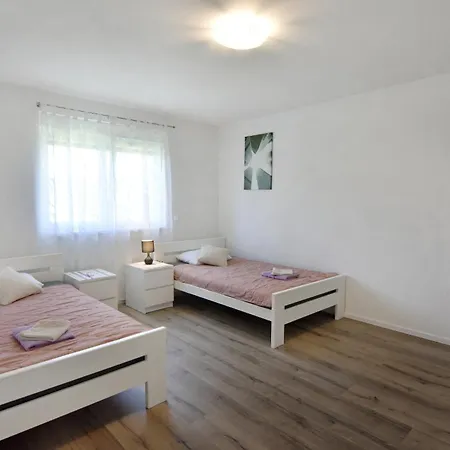 Дом отдыха Family Friendly House With A Swimming Pool Buroli, - 22400 Умаг