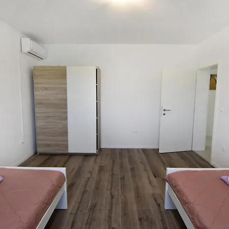 Family Friendly House With A Swimming Pool Buroli, - 22400 Дом отдыха