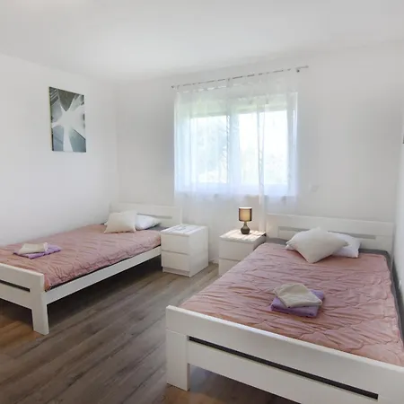Family Friendly House With A Swimming Pool Buroli, - 22400 Дом отдыха *