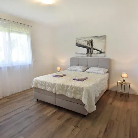 Family Friendly House With A Swimming Pool Buroli, - 22400 Дом отдыха *